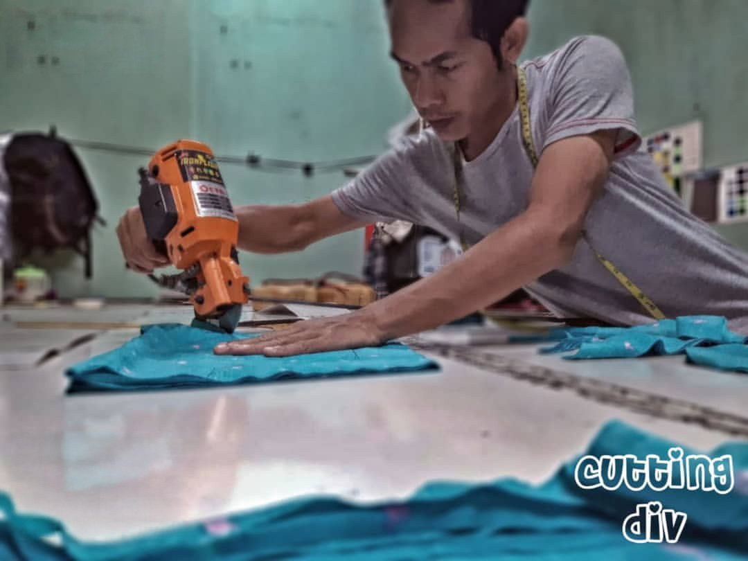 Divisi cutting Konveksi HCK Bandung